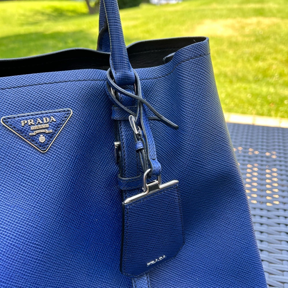 Prada authentic - Picture 4 of 12